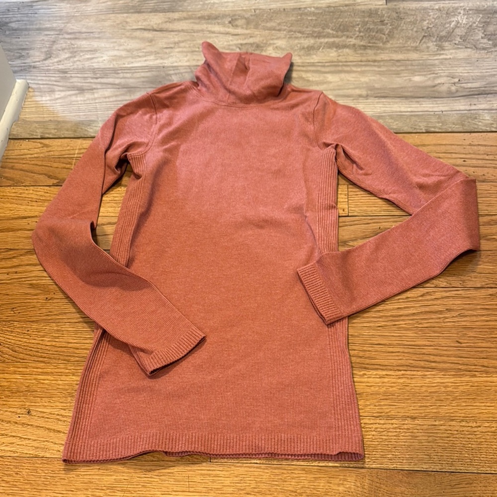 Lululemon Yin Vibes turtleneck Copper Clay